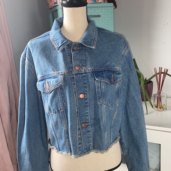 NEW ♥️  PINK VICTORIA’S SECRET ♥️ Cropped Oversized Denim Jacket ♥️  M - Picture 13 of 16